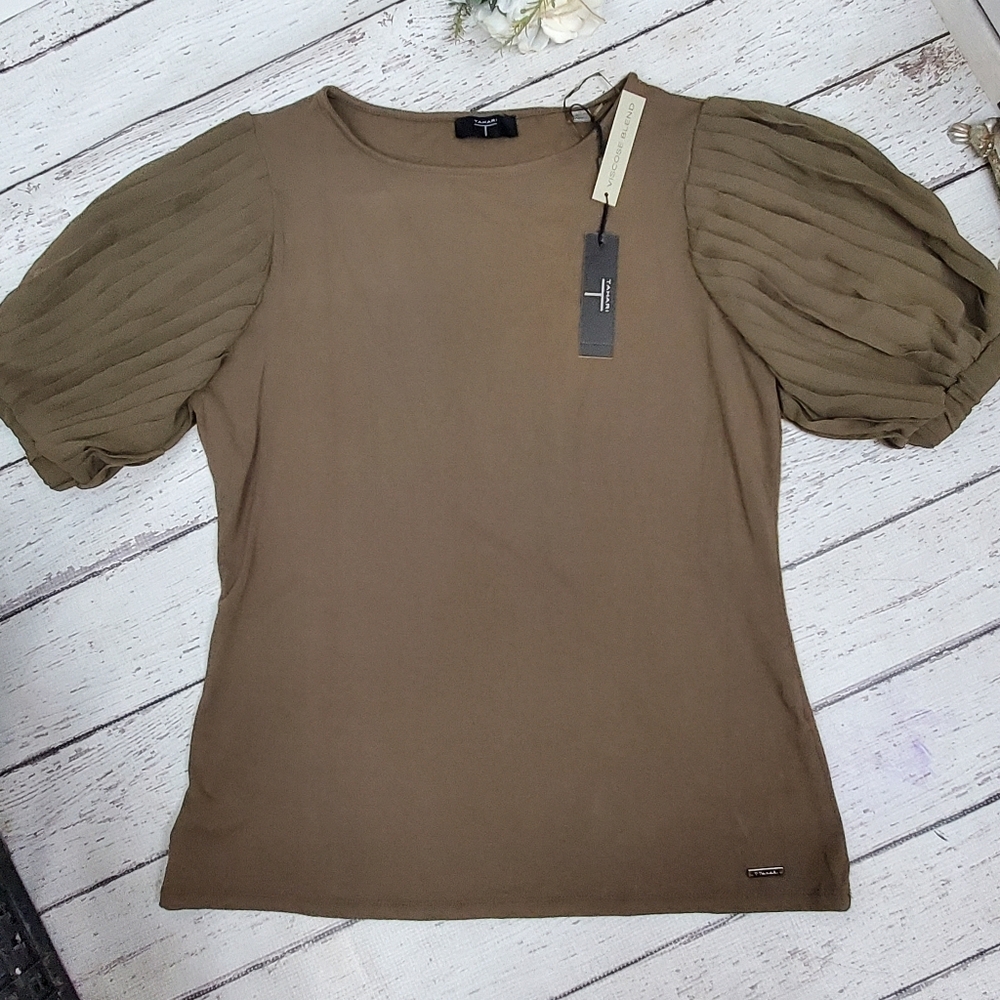 T Tahari Army Green Short Puff Sleeve Stretch Knit Shirt Top medium NWT
